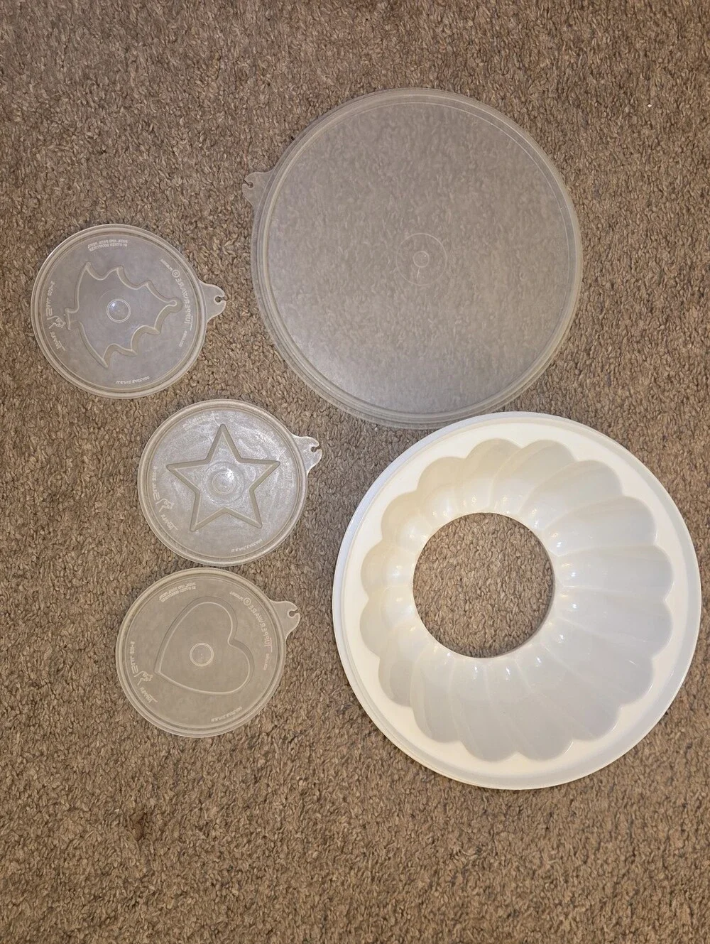 Vintage Tupperware jello mold with lid and 3 decorative holiday designs - Picture 1 of 5